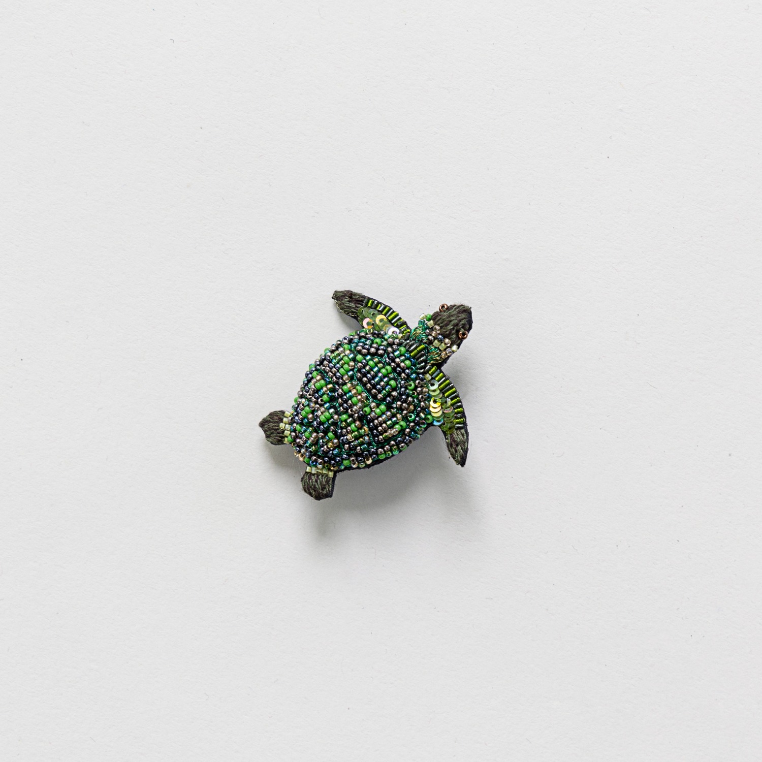 TROVELORE Green Sea Turtle Brooch Pin