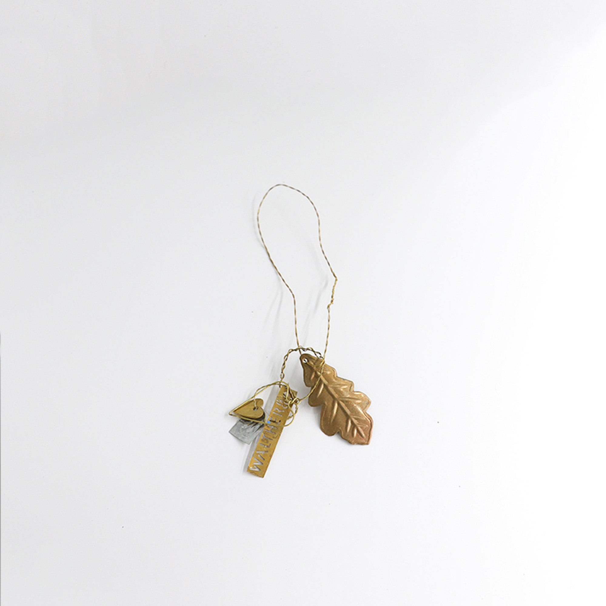 WALTHER&amp;CO Hanging Natures Oak Leaf - Brass 9.5cm